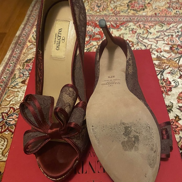 Valentino Couture Bow Lace Platform Pump Heels with Open Toe in Wine Colour - Picture 5 of 5